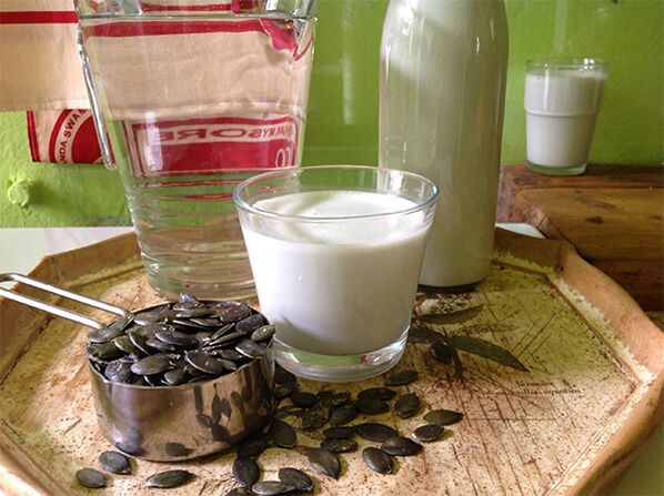 Milch mit Kürbiskernen gegen Würmer